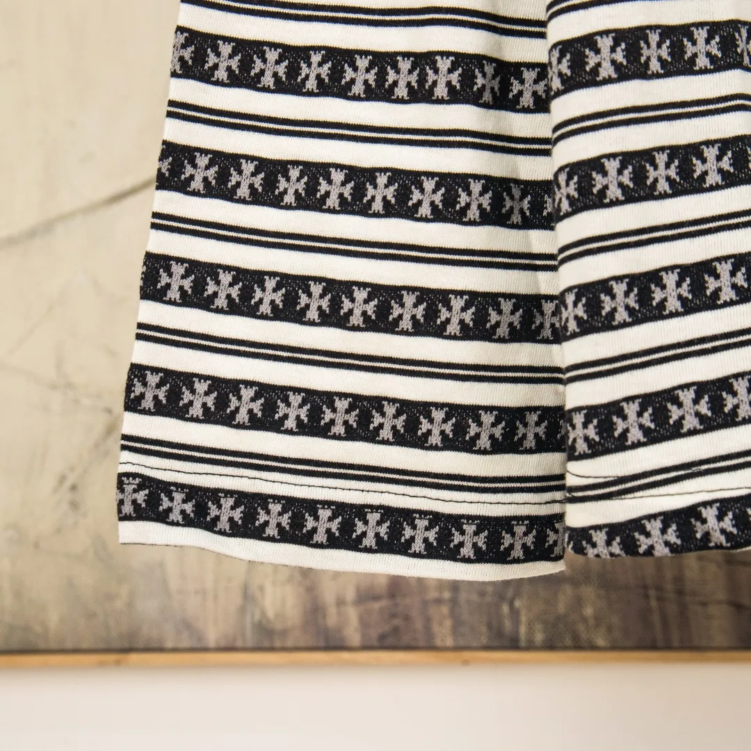 P250 zp version [exclusive supply] Chrome Hearts/Chrome Hearts SS25 new high-end cross jacquard knitted sea soul embroidered lapel Polo striped long sleeves 100% cotton cross jacquard knitted striped fabric ✝️ Customized old vintage brand hand-stitched buttons ✝️ Fully automatic positioning and tailoring Precise alignment of stripes ✝️ CH Chrome Hearts niche design cross jacquard striped long sleeves brings striped Polo to Next Levels Loose fit, same style for men and women Lazy and casual, street style, three-color hair, customized style. Color: blue, pink and black. Size: S M L XL. Number: WW10961.